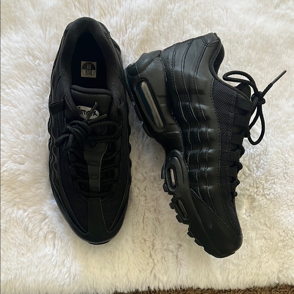 Nike Air Max 95 Men's Athletic Shoes in Triple Black